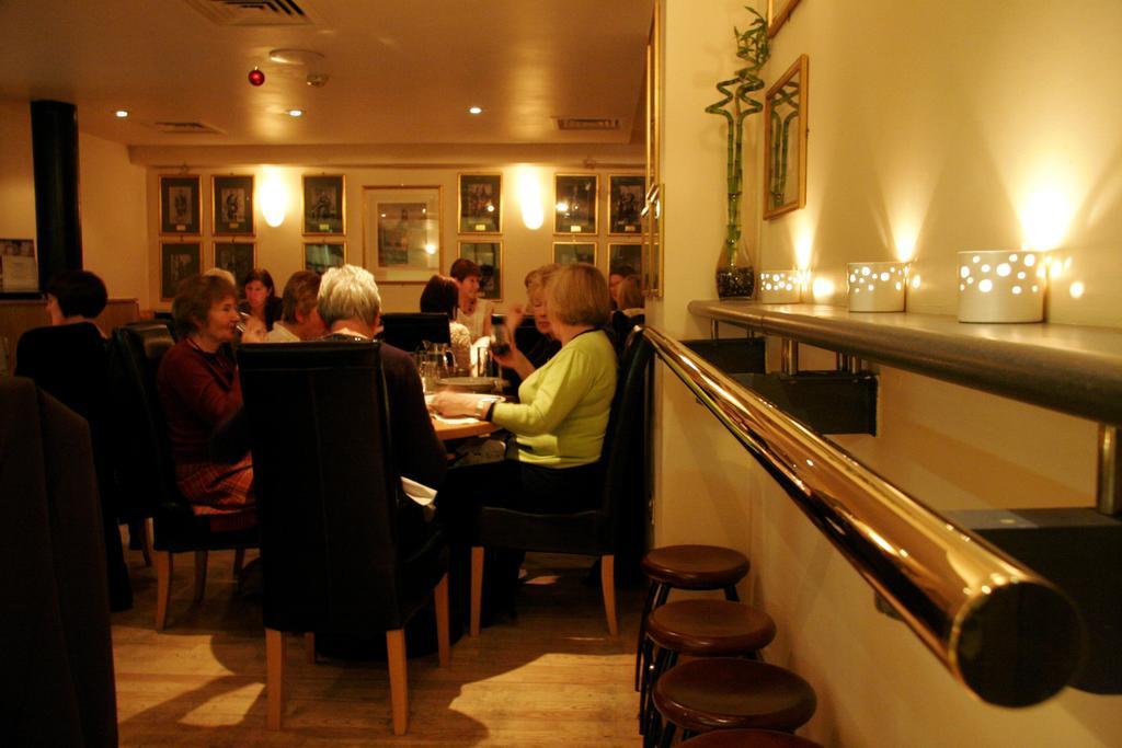 The Pipers' Tryst Hotel Glasgow Buitenkant foto