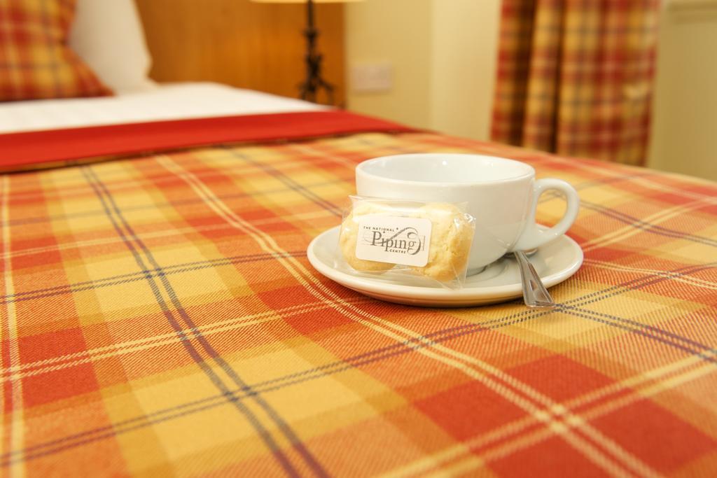 The Pipers' Tryst Hotel Glasgow Buitenkant foto