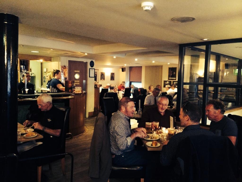 The Pipers' Tryst Hotel Glasgow Buitenkant foto