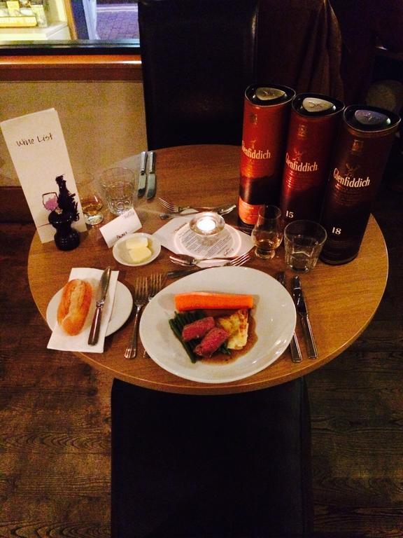 The Pipers' Tryst Hotel Glasgow Buitenkant foto